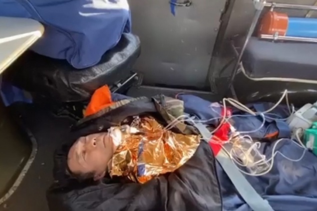 Мужчина упал с высоты на производстве, сломал шею и обе ноги и выжил