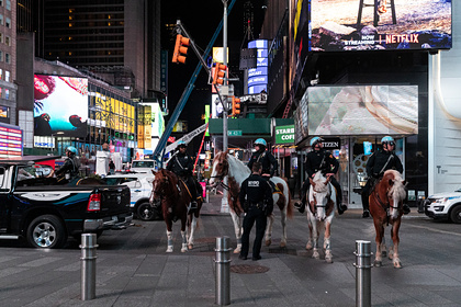 В Нью-Йорке почти сто полицейских заразились коронавирусом
