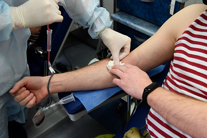 Донорам крови для лечения пациентов с коронавирусом начнут платить в Москве