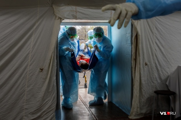 Рекомендации меняются каждую неделю: чем лечат коронавирус в России сегодня