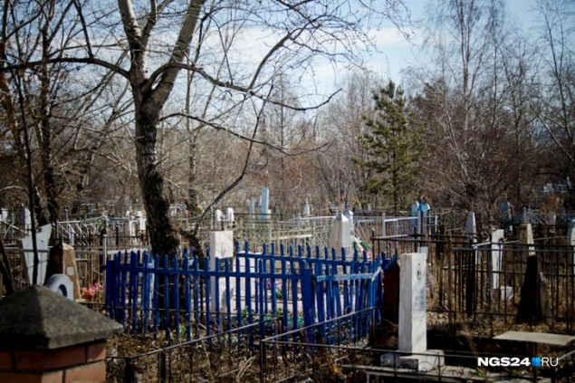 Запрет на посещение кладбищ продлен до конца месяца