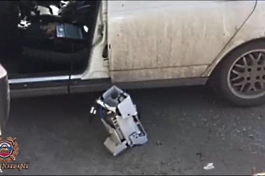 После ссоры с женой водитель поехал крушить камеры видеофиксации на трассе и избивать операторов