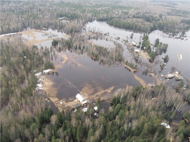 Паводок затопил поселок староверов в Енисейском районе. Уровень воды только растет
