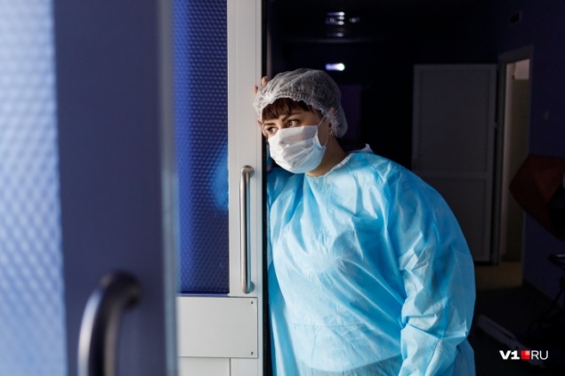 Красноярским медикам начали перечислять выплаты за работу с пациентами с COVID-19