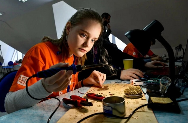 СГК объявляет набор в школу «Ученые будущего online». Оборудование для учебы бесплатно доставят на дом