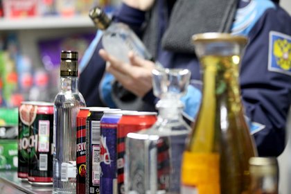 Роспотребнадзор объяснил влияние алкоголя на коронавирус