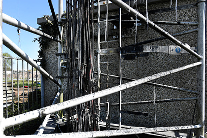 Сторонники теории заговора атаковали сотовые вышки ради спасения от коронавируса