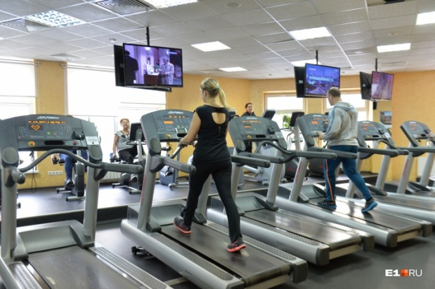 Без масок, но по записи: Роспотребнадзор рассказал, как будут работать фитнес-клубы