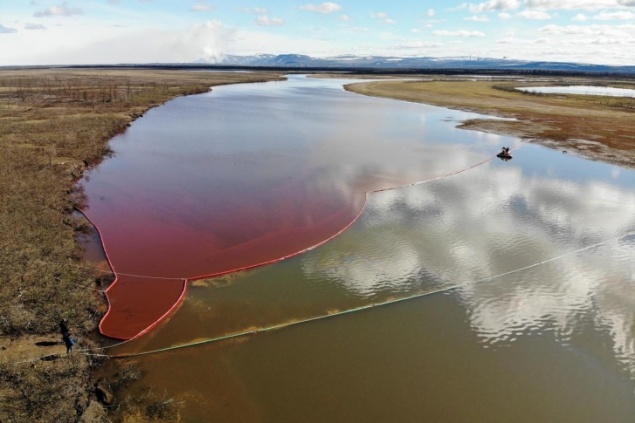 Губернатор рассказал, когда будет ликвидирована утечка нефтепродуктов в Норильске