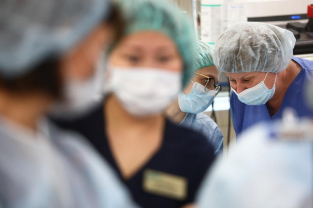 Президент продлил выплаты медикам за работу с коронавирусными больными