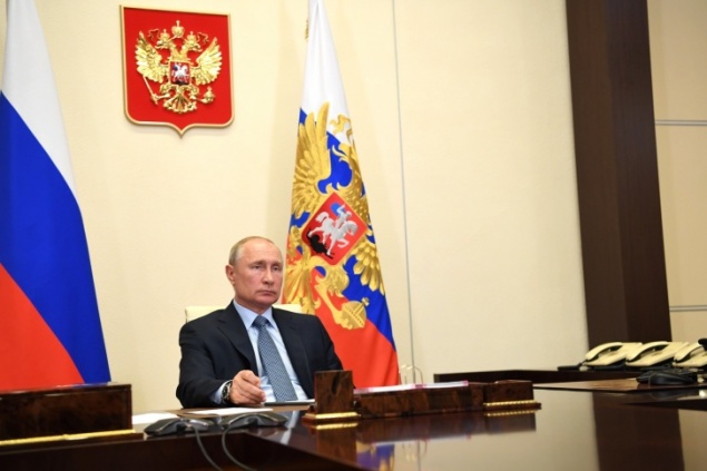 Кому пособия, а кому — налоги: 9 обещаний Владимира Путина