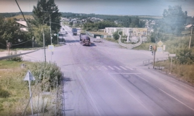 Сотрудники ГИБДД в Ачинске выясняют обстоятельства ДТП на перекрестке дорог с участием юного пешехода