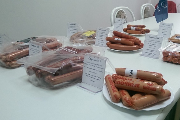 «Пять из восьми — фальсификат»: специалисты проверили сосиски с полок красноярских магазинов