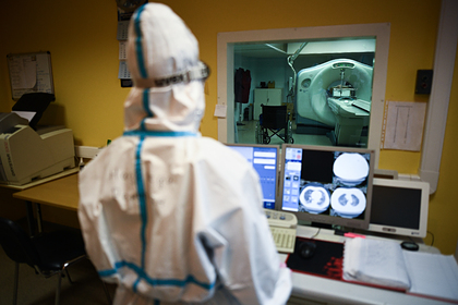 Онколог оценил возможность развития рака из-за исследований на COVID-19 в России