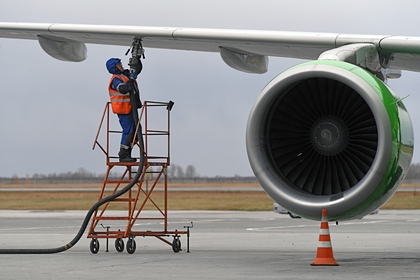 Авиакомпании сообщили о резком росте стоимости керосина