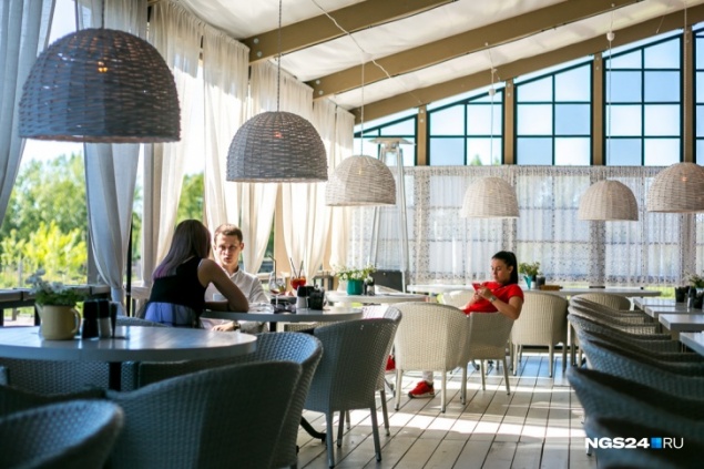 Красноярские депутаты требуют от губернатора открыть рестораны и столовые