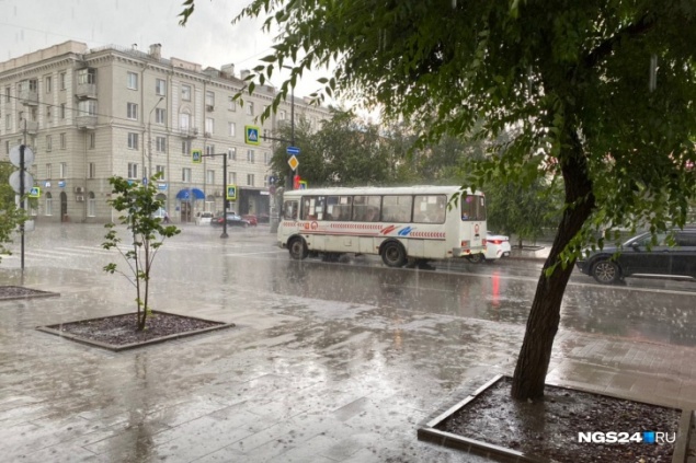 Погода испортится: идут грозы и ливни