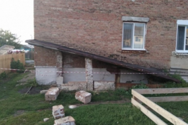 За смерть 8-летнего мальчика от осыпавшихся кирпичей будут судить мастера управляющей компании