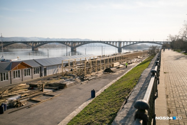 Спасатель отговорил мужчину прыгать с моста