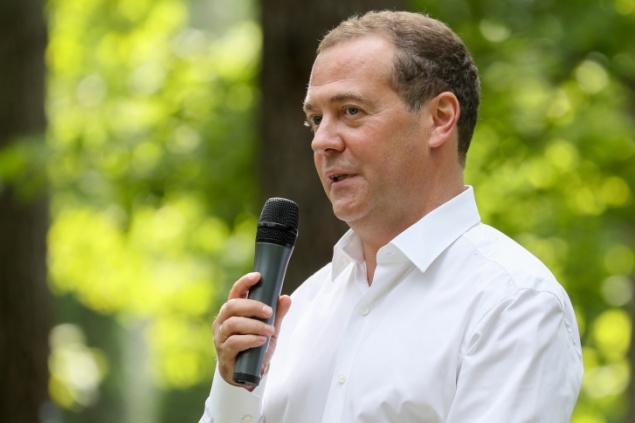 Медведев предложил ввести в России гарантированный доход. Объясняем, что это