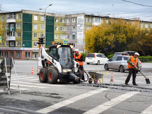 Дорожные службы Ачинска приступили к обустройству «островков безопасности» на трех городских перекрестках