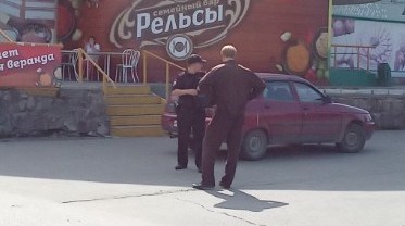 Пинавшего женщин жителя Ачинска признали вменяемым