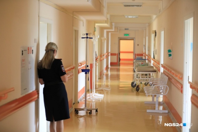 Не хватает врачей, пациенты лежат в коридорах: о ситуации в краевой больнице