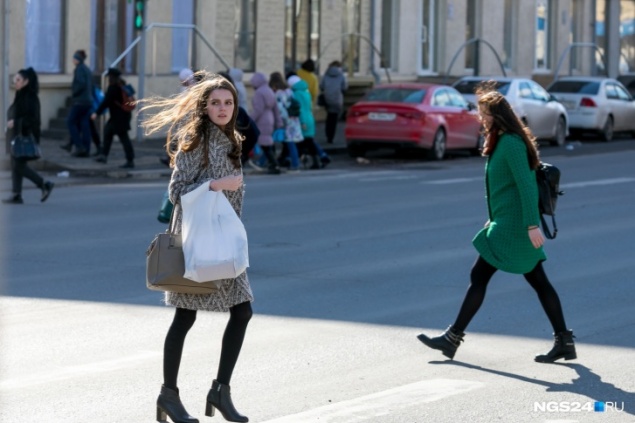 Вместе с резким потеплением в Красноярск идет штормовой ветер