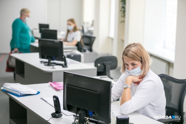 Чаще всех коронавирусом в Красноярске заражаются офисные работники