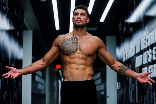 Боец MMA нокаутировал соперника и выиграл контракт с UFC