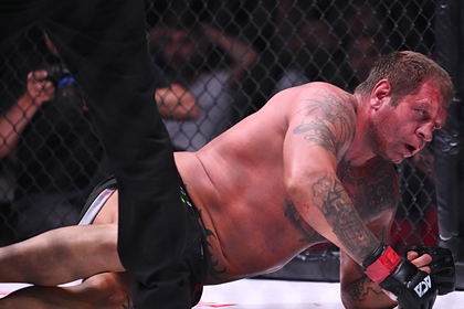 Емельяненко отреагировал на идею наградить Нурмагомедова званием Героя России