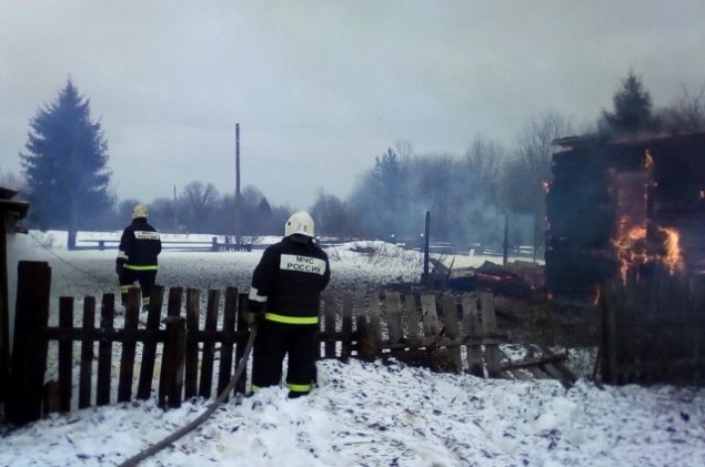 В Енисейском районе добровольцы и дети спасли деревню от пожара
