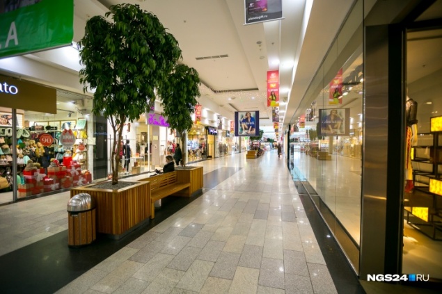 За год поток в красноярских ТЦ снизился на треть