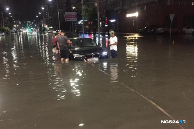 Красноярка утопила свой BMW в луже и взыскала с дорожников 600 тысяч