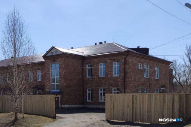 Фирму подозревают в мошенничестве на ремонте детской больницы, но она продолжает выигрывать господряды в крае