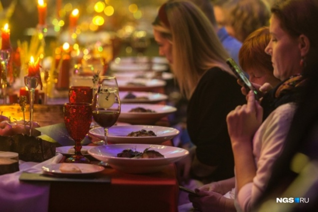 Сколько человек можно позвать в гости на Новый год? Отвечают врачи и Роспотребнадзор