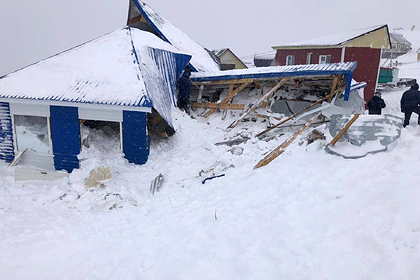 Снежная лавина накрыла людей на популярном горнолыжном курорте в России