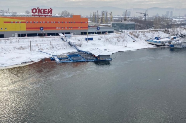 По Енисею в районе бывшей нефтебазы поплыли масляные пятна. Прокуратура начала проверку