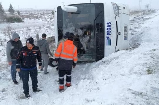 В Турции перевернулся автобус с российскими туристами. Один человек погиб, 26 пострадали