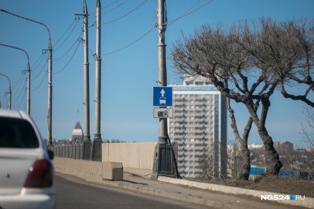 В Красноярске разрешили кататься по выделенной для автобусов полосе без штрафов