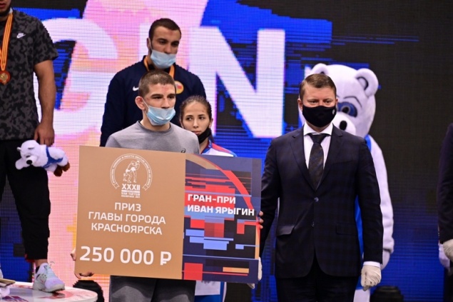 Красноярские борцы завоевали 10 медалей на турнире серии Гран-при «Иван Ярыгин»