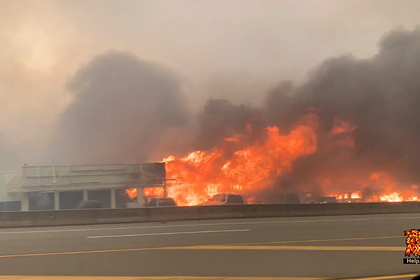 Лесной пожар уничтожил 90 процентов города в Канаде