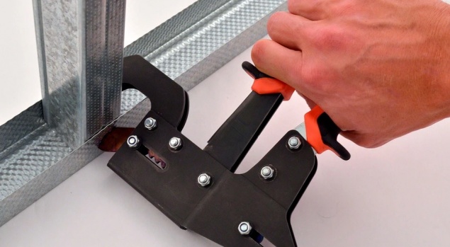 Каркас из металлопрофиля под гипсокартон: нюансы монтажа