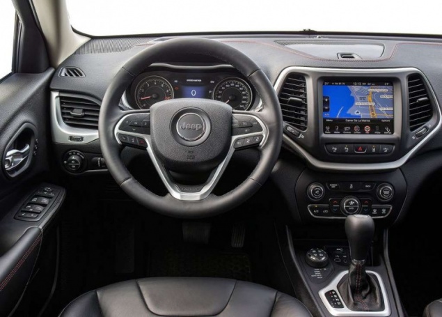 Продавец автомобиля просит снизить стоимость автомобиля в договоре. Зачем это ему?