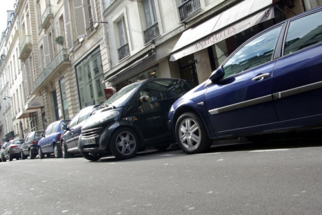 Что бывает за парковку на бордюре?