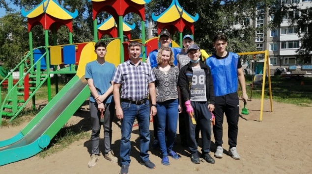 Детские площадки 7-го микрорайона засияли свежими красками