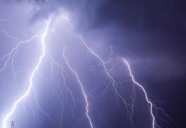 В Туве молнией убило спящих в палатке мать и сына