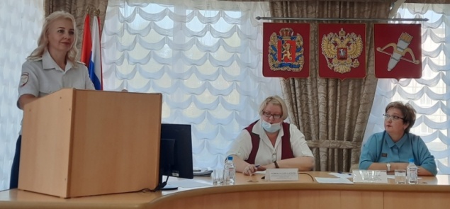 Полицейские в Ачинске приняли участие в работе совещания комиссии по делам несовершеннолетних и защите их прав