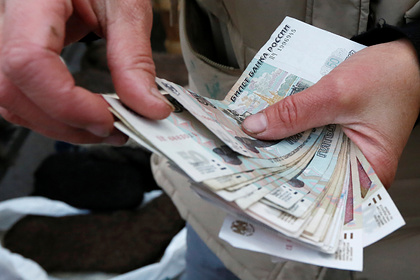 Россиянам пообещали увеличить МРОТ