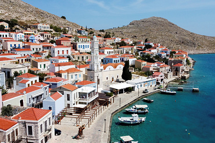 Власти Греции отменят ограничения для вакцинированных россиян